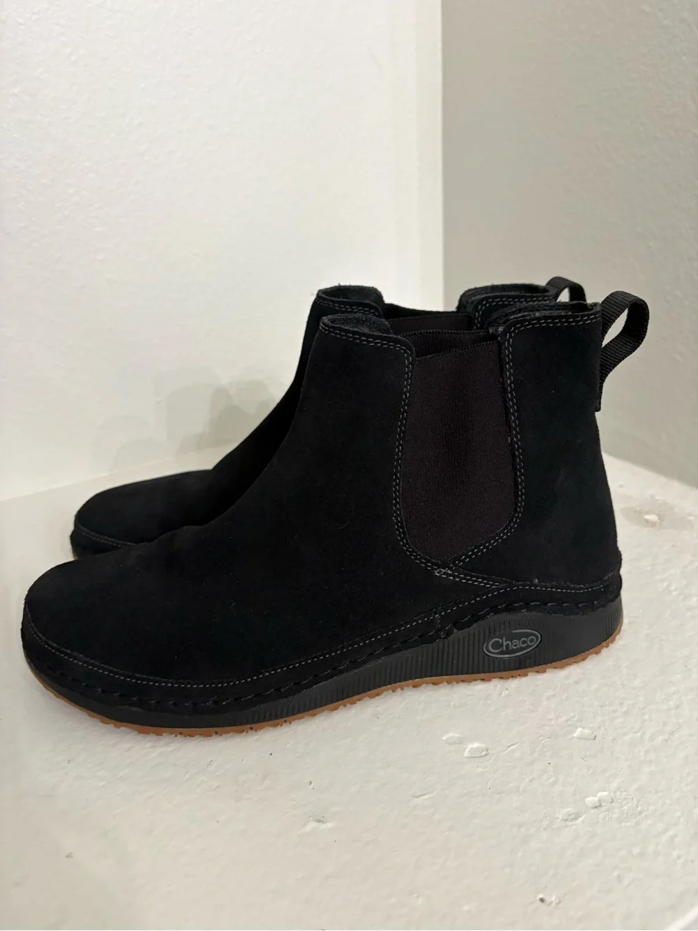 Chaco Women’s Black Suede Chukka Boots with Brown Outsole size 9